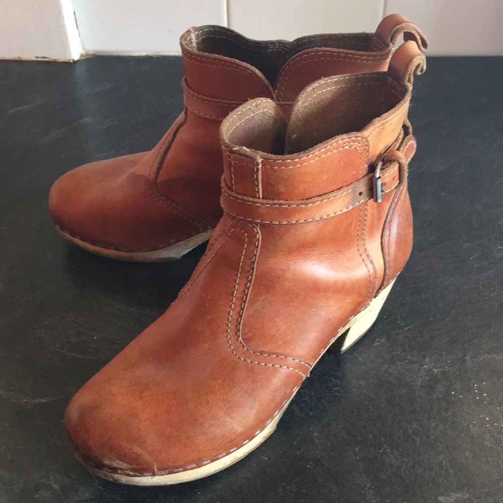 Swedish Hasbeens natural tan booties
